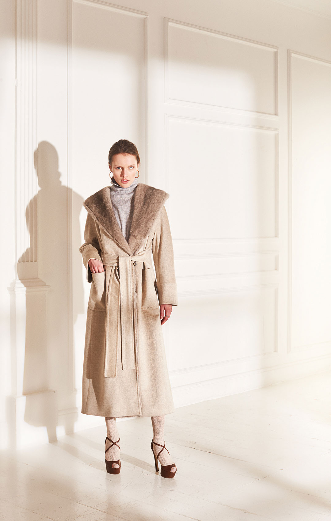 lenoci luxury - cappotto a vestaglia con cappuccio e interno in visone silver blu. Punto Sartoriale